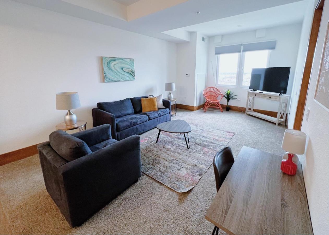 2Br Suite At The Grand Castle Pool Gym & Parking Grandville Exterior foto